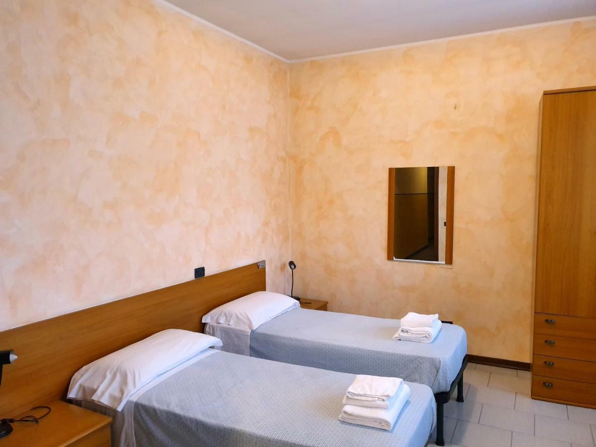 Albergo Leon D'Oro Castel San Giovanni  Zewnętrze zdjęcie